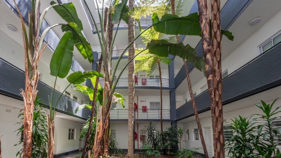 3 Bedroom Property for Sale in Sea Point Western Cape